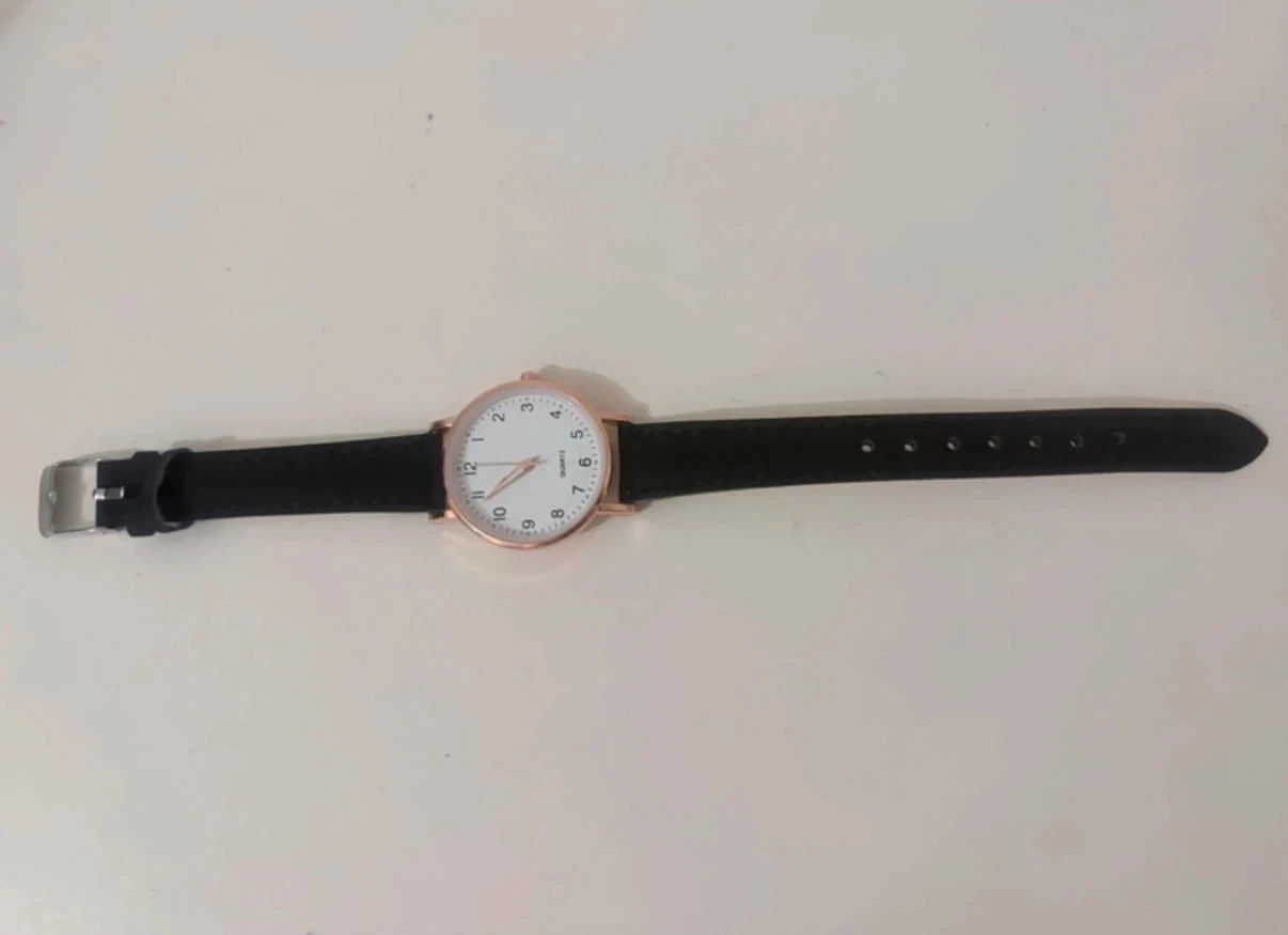 Elegante Reloj de Cuarzo Minimalista – Correa Negra y Caja Dorado Rosa – photo 4